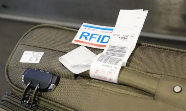 La revolución RFID en los viajes aéreos: la solución al problema del equipaje perdido con sistemas de equipaje inteligentes.