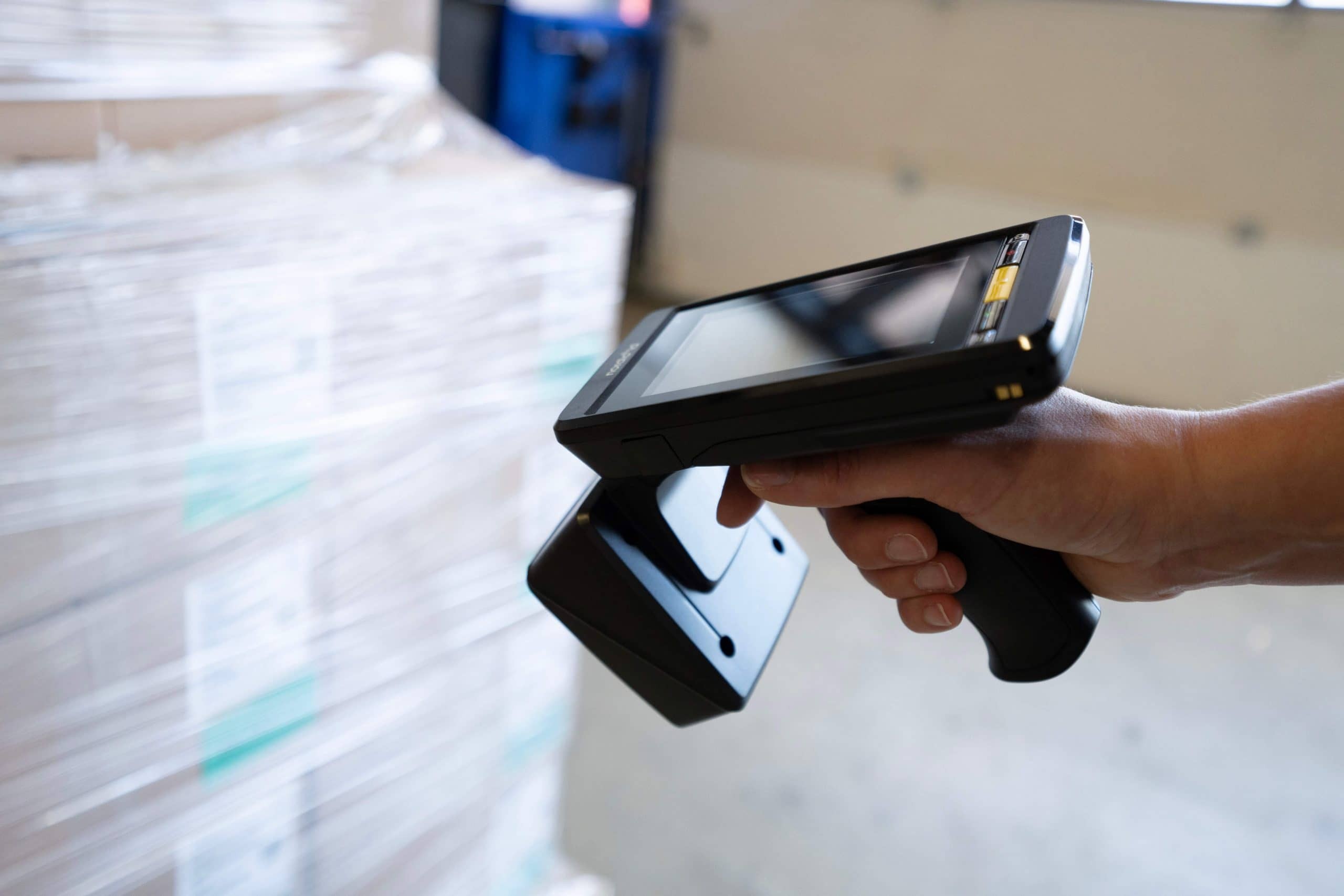 Tecnología RFID: Mejorando la seguridad alimentaria mediante sistemas de trazabilidad.