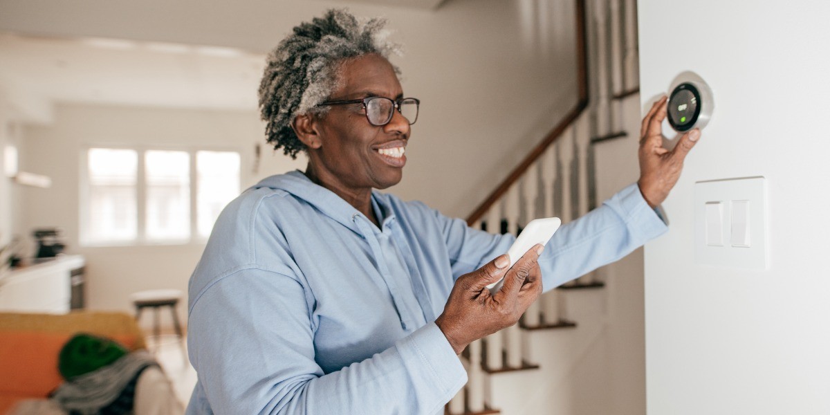 Cuidado inteligente de personas mayores con tecnología RFID: desde la monitorización en tiempo real hasta la seguridad proactiva.