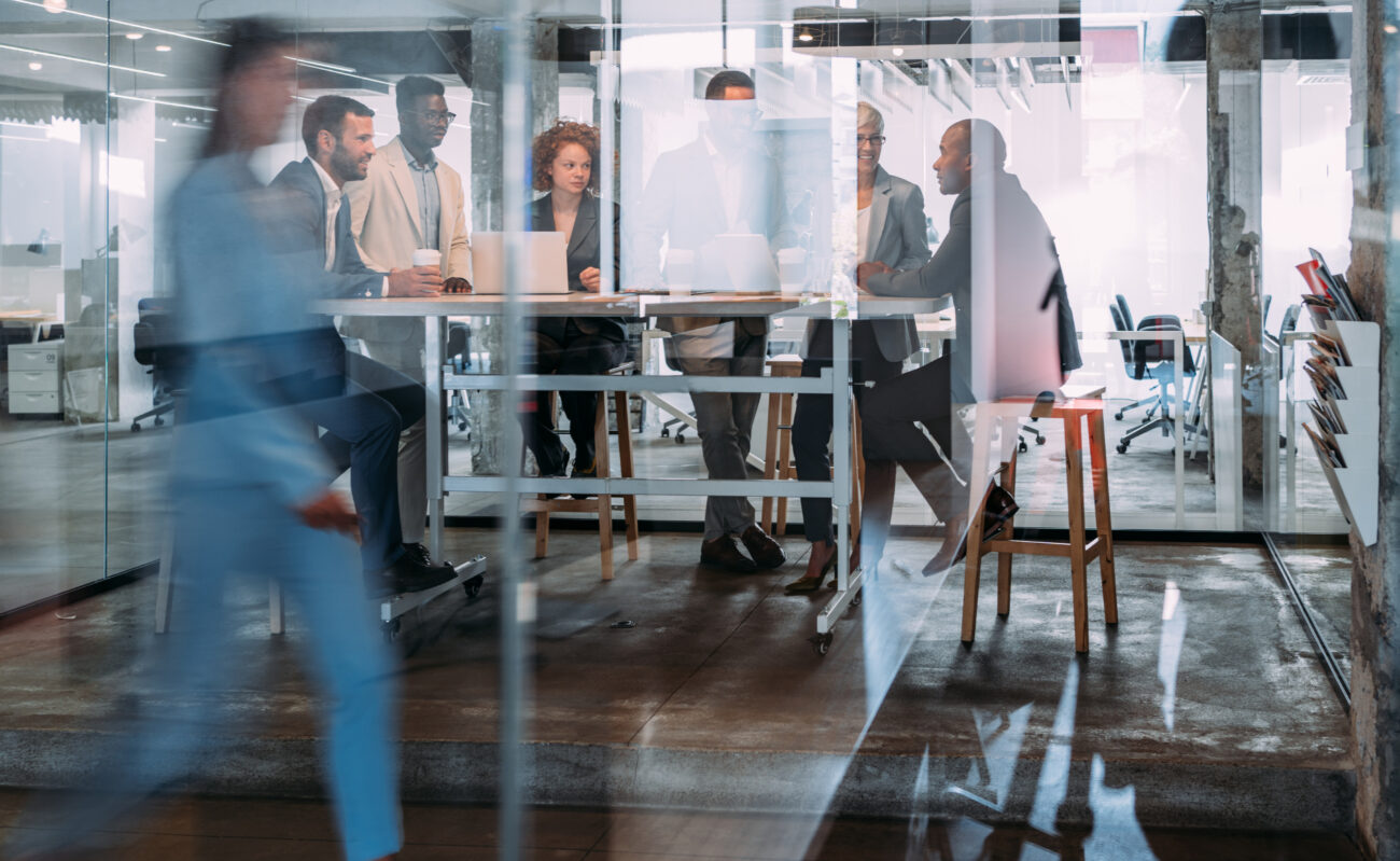 Acceso sin interrupciones, control más inteligente: la tecnología RFID redefine la seguridad empresarial y la movilidad de la fuerza laboral.