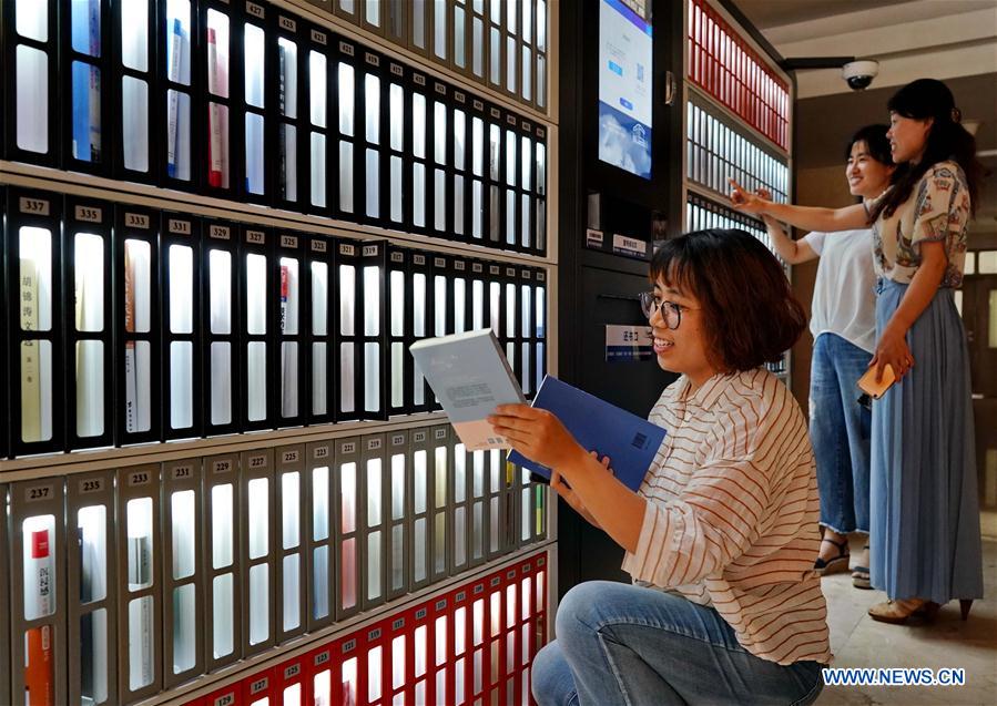 Gestión inteligente de bibliotecas: la tecnología RFID permite el autoservicio de préstamos, devoluciones y un rápido seguimiento del inventario.