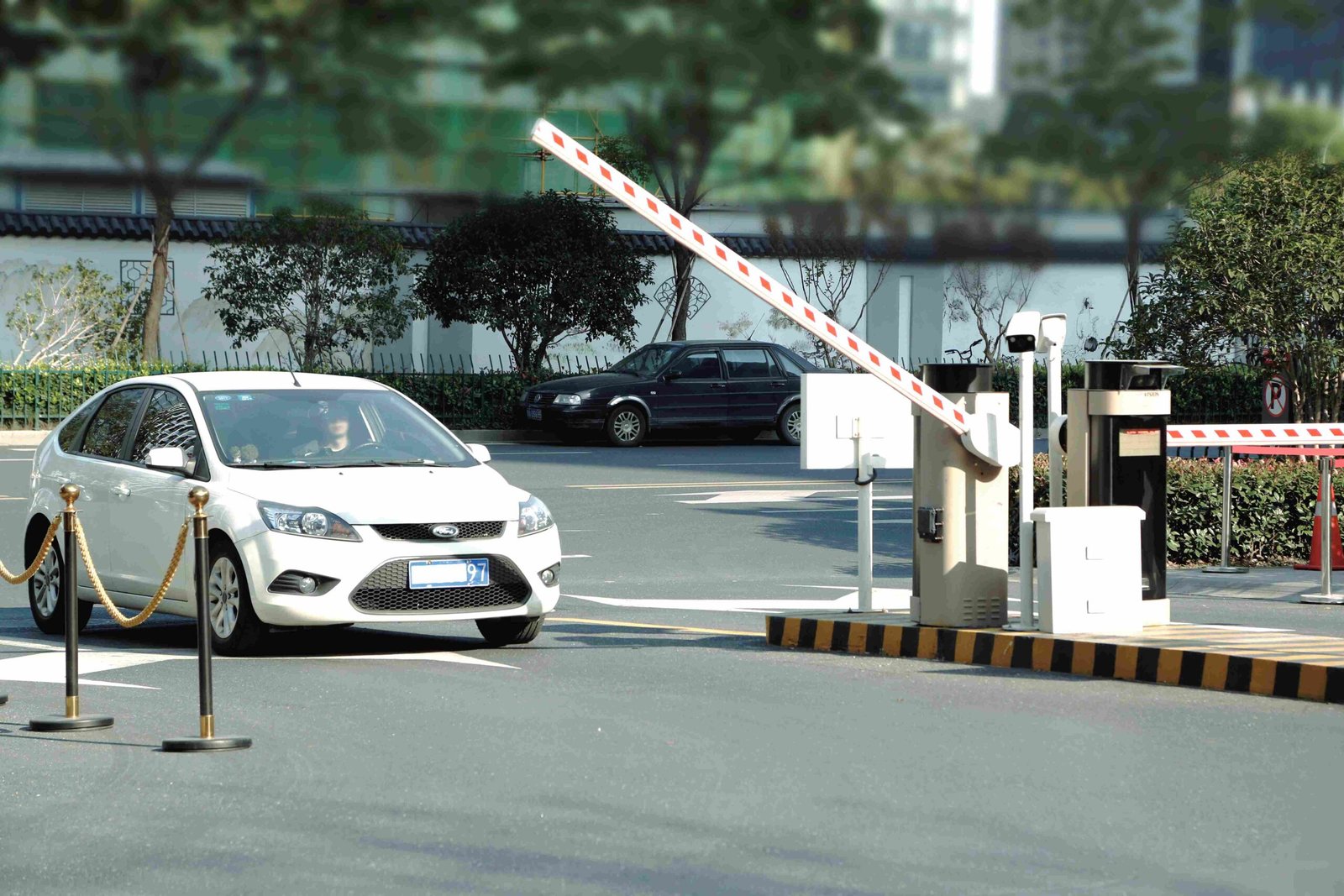 Por qué la tecnología RFID UHF está transformando la gestión de asistencia y el control de acceso vehicular.