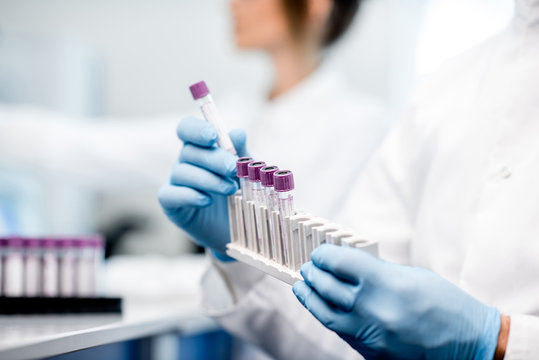 Innovación impulsada por RFID: seguimiento inteligente de recursos científicos en laboratorios académicos